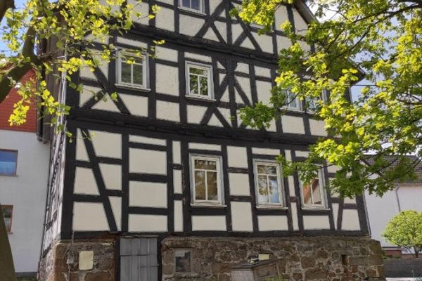 Nobelino.de - Mehrfamilienhaus mit 3 Wohnungen - voll vermietet - in Grünberg