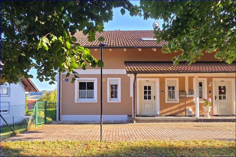 RESERVIERT 
Große Doppelhaushälfte mit ELW und/oder Büro in Kößlarn - Bäderdreieck – ICC - Immobilien Competence Center - Doppelhaushälfte in Kößlarn