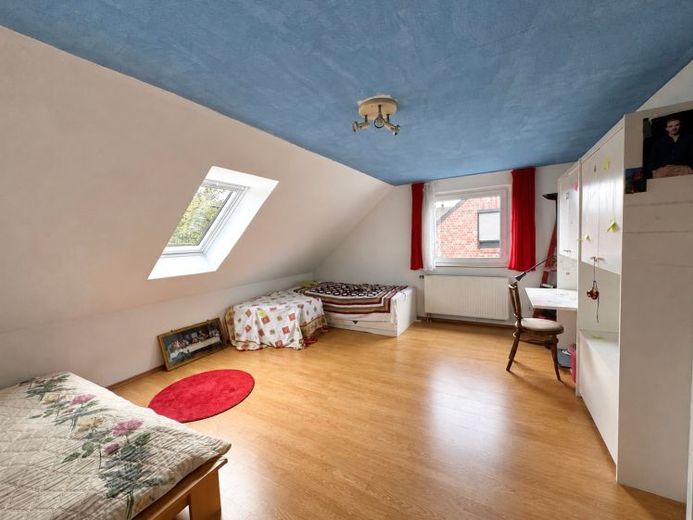 Ein Zuhause zum Ankommen – modernisierte DHH in familienfreundlicher Bestlage von Langenfeld – Foto 1