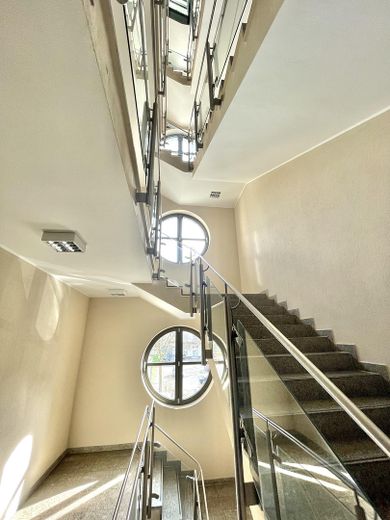 Einzelbüro erweiterbar bis ganze Etage Toplage-Sendling – Glasfaser – Aufzug – Parkplätze – Treppenhaus