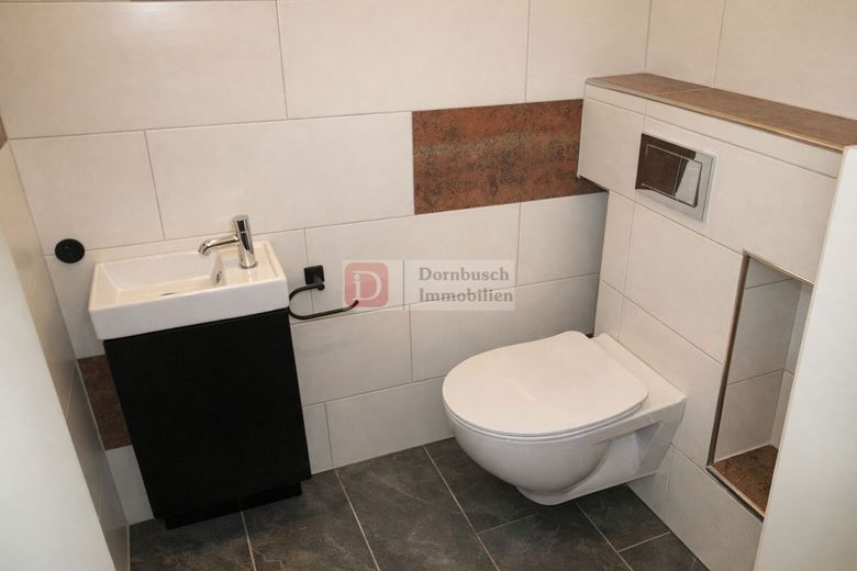 Top!! Penthouse mit großer Südwest-Dachterrasse und Skylineblick – Gäste-WC