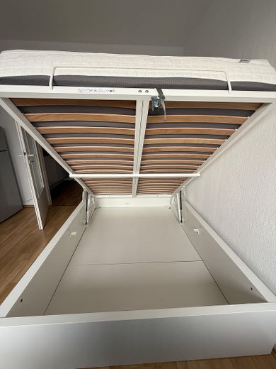 140 cm Bett mit Stauraum