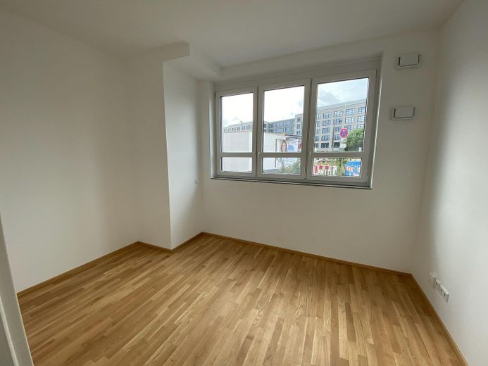 Lichtdurchflutete Neubau 3,5-Zimmer Maisonettewohnung: Loft-Charakter in zentraler Lage – Schlafzimmer EG