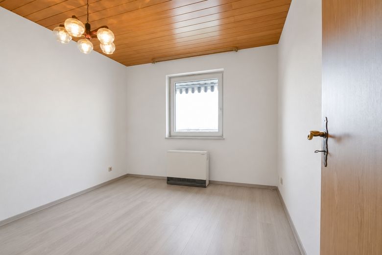 Jobcenter – جوب سنتر – Джобцентер – deine neue Wohnung ist fertig! – Zimmer