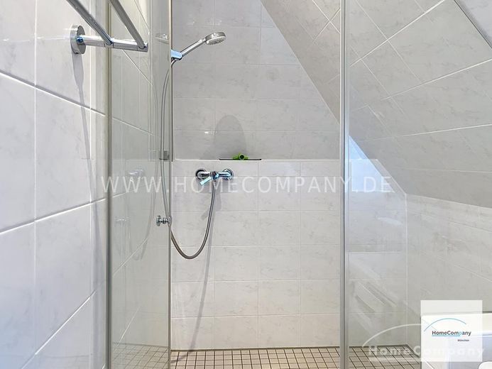 Wohnen mit Stil in Sendling – Neu möbliert  &  bezugsbereit – c8a8a2733e94de31155af9820910fef055e7040d.jpg