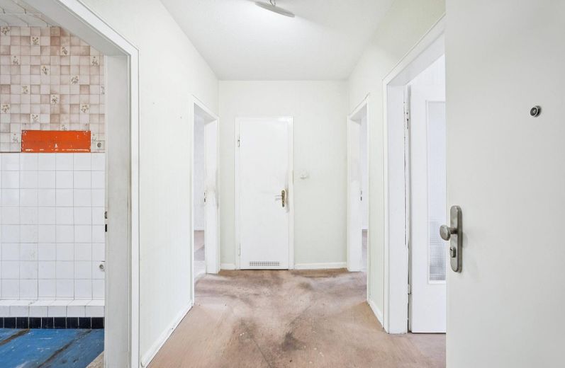 Appartement lumineux de 3 pièces avec beaucoup de potentiel – Heller Flur