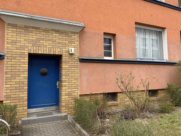 Bezugsfreie Wohnung in Baumschulenweg • Altbau • Provisionsfrei – Eingang