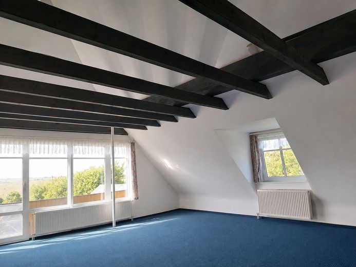Acquistare una casa – hotel incluso! Appartamento di 140 m² + hotel + terreno di 8.907 m² – Foto 9