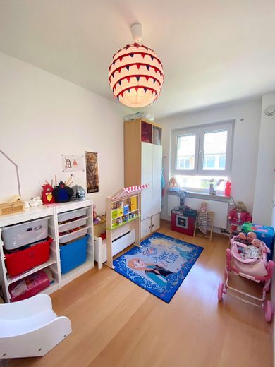 Kinderzimmer Blick zum Fenster