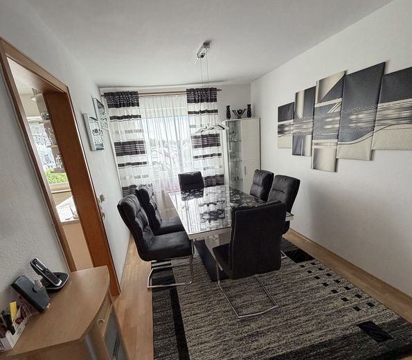 Abitare con carattere: appartamento di 4,5 locali a Dillingen – Esszimmer