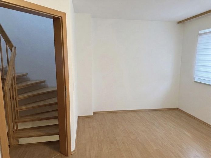 Środkowy segment domu szeregowego w Landshut – Schlafzimmer