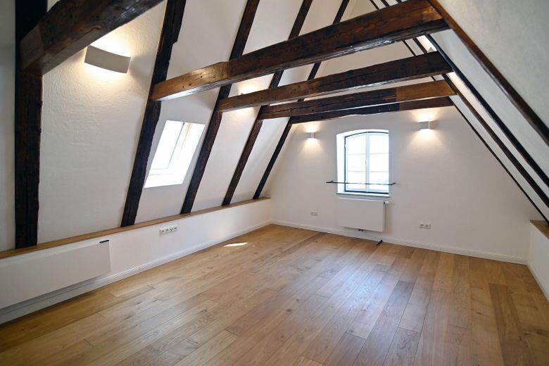 Stilvoll modernisiert: 4-Zimmer-Dachgeschosswohnung in Freising mit Dachterrasse – Zimmer 2