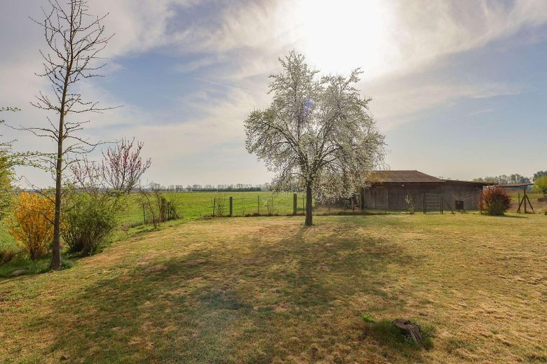 *senza provvigione* Casa familiare con impianto fotovoltaico, accumulo, camino e ampio giardino – Gartenblick
