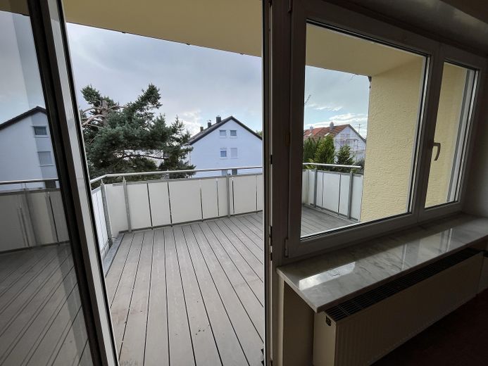 großer Balkon OG