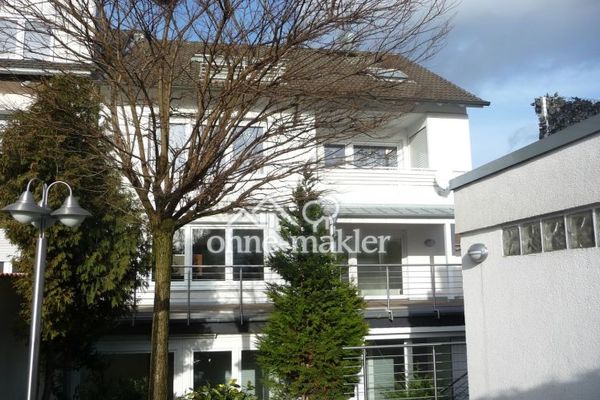 Gemütliche und klimatisierte Dachgeschosswohnung mit Tageslichtbad und Südbalkon