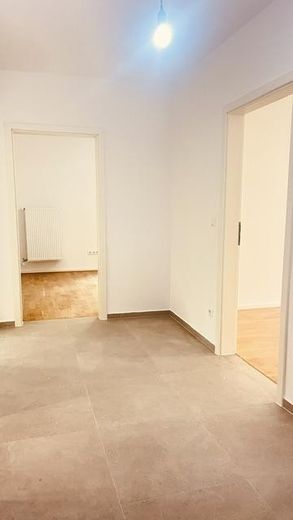 sanierte 3-Zimmerwohnung mit 2 Balkonen Nähe Wasserturm – Flur