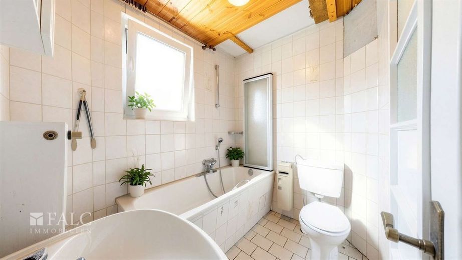Familienglück mit Garten, Freiraum &amp; unzähligen Möglichkeiten – Badezimmer - Kellergeschoss