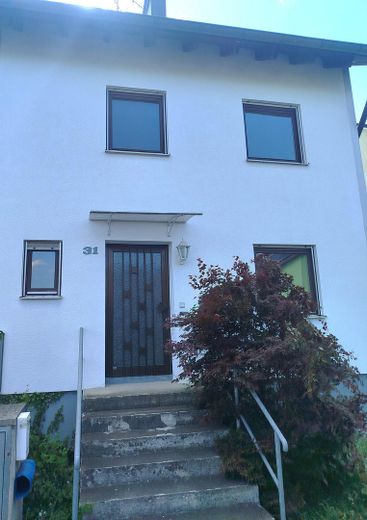 Doppelhaushälfte im Großraum München – Vorderansicht