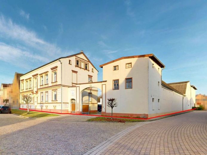 Four-sided courtyard near Schönebeck: multi-family house with 4 residential units, 8.6% actual return & expansion potential up to 30%! – Foto 1
