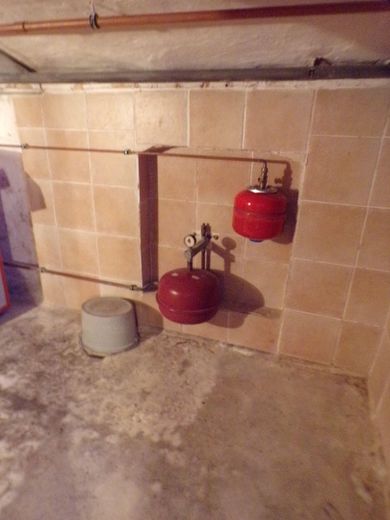 Kellerraum II Ausgleichsgefäße