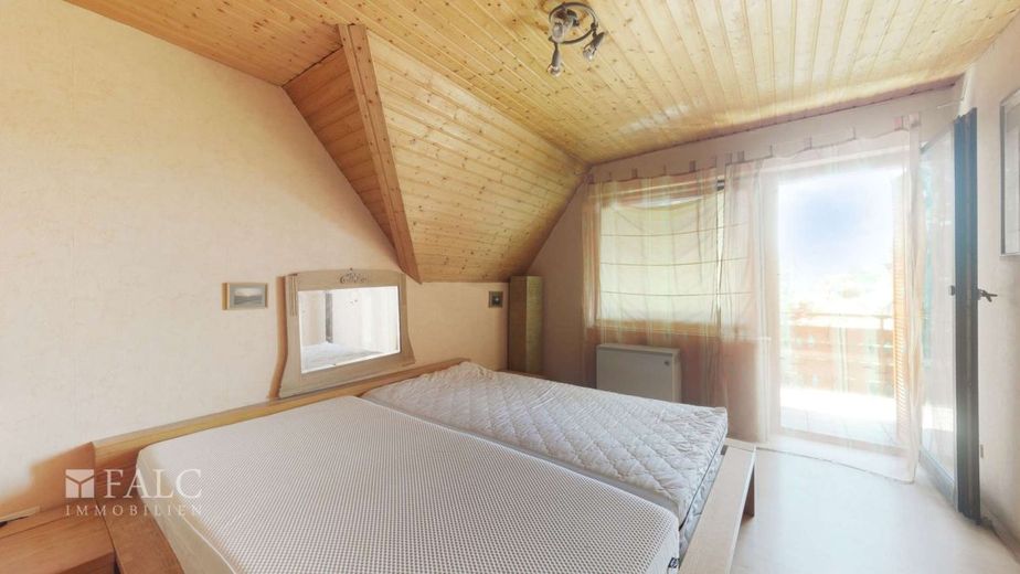 Charmante Doppelhaushälfte mit großem Garten – Schlafzimmer