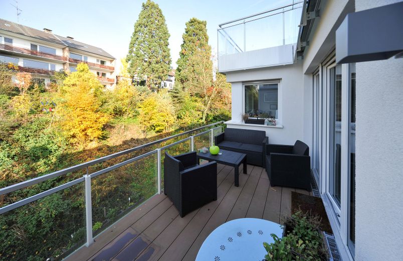 Exklusive 4-Zimmer +Energie Wohnung mit Fußbodenheiz/-kühlung und sehr geringen Energiekosten – Balkon Gartenseite