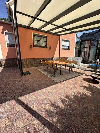 Casa unifamiliare con grande giardino – Terrasse