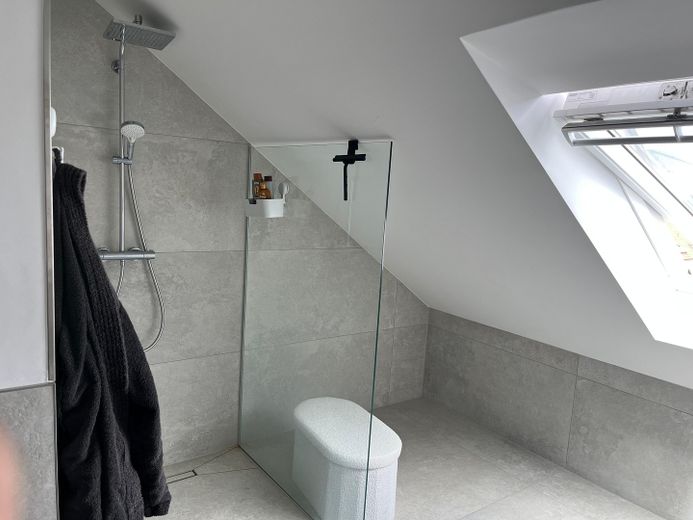 Appartamento moderno di nuova costruzione in posizione centrale a Holzhausen – Badezimmer