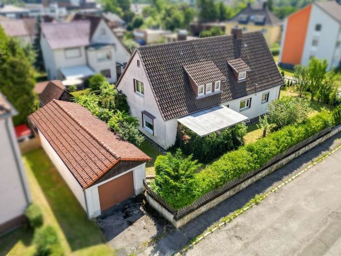 Urokliwy dom jednorodzinny z dużym ogrodem i nowym ogrzewaniem w Rödental! – Zdjęcie 1