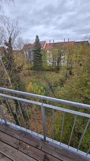 3-Zi. WHG + Balkon + Aufzug+Garten – Balkon 2.OG + Garten