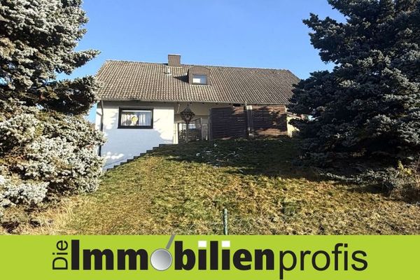 Bei Hof: Attraktives Einfamilienhaus mit großem Garten