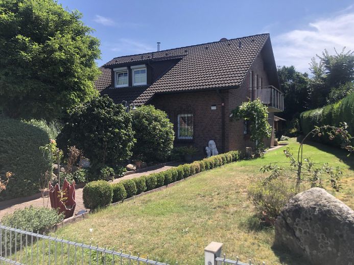 Einfamilienhaus in bester Wohnlage - *Courtagefrei* – Strassenansicht