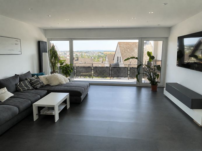 Modernisiertes EFH + ELW | 195 m² | Waldrand | Luxemburg 20 Min | Provisionsfrei – Wohnzimmer