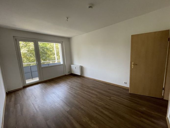 Mit Einbauküche! 4-Zimmer-Wohnung mit Balkon sucht Nachmieter! – फोटो 1
