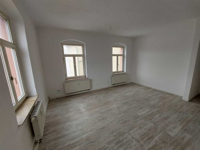 Großzügige 4-Zimmer mit EBK, Laminat, 2xBädern, Wanne und Dusche in guter Lage! – Musterfoto Wohnung obendrüber