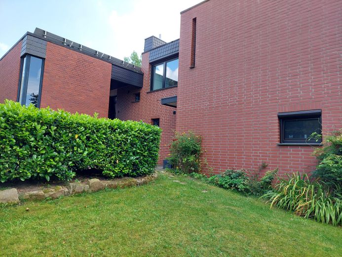 Ansicht Ostseite mit Garage