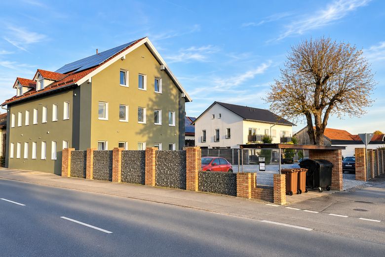 Straubing yakınlarında 11 konut birimli apartman – tamamen kiralanmış ve komisyonsuz – Außenansicht