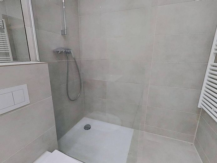 Moderno e luminoso appartamento di 3 locali con BALCONE e cucina componibile – Ansicht I: Bad