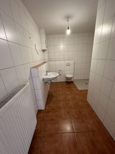 MFH Bielefeld a.d.Landwehr mit 30 Wohnungen, Mietrendite ca. 5% – Bad