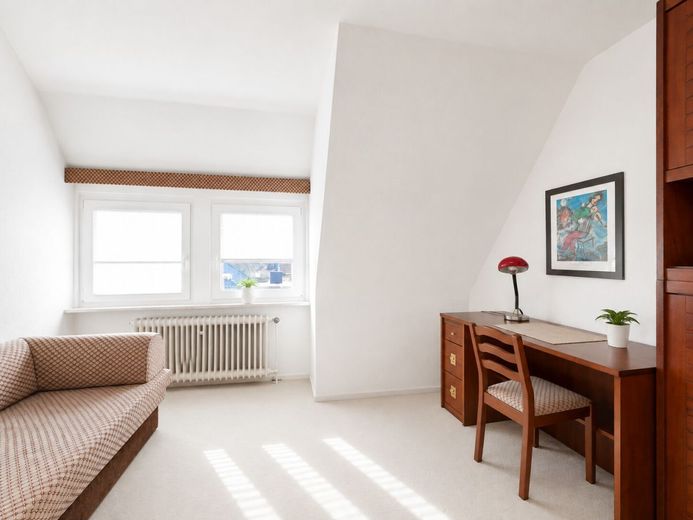 Viel Platz für Ihre Familie - Haus mit wunderschönem
Garten &amp; Einliegerwohnung – Vielseitig nutzbares Zimmer