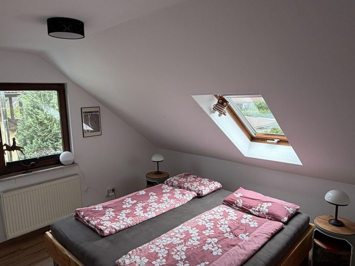 Provisionsfrei in die Zukunft! EFH mit Wärmepumpe und PV nahe Wald und Wasser – Schlafzimmer OG