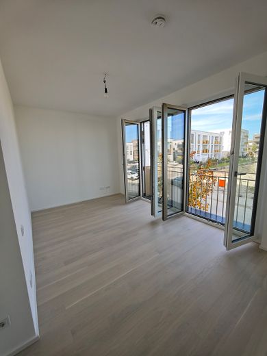2 Zi-Wohnung Erstbezug ab 1.11. fußläufig 8 min zu U-und S-Bahn – Schlafzimmer Nordausrichtung