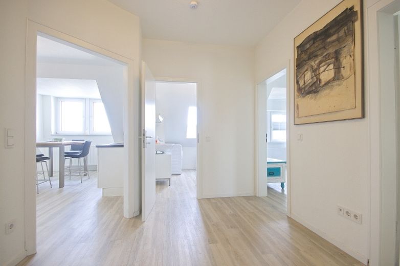 Charming, stylishly appointed and tastefully furnished apartment in the very popular Rüttenscheid area of Essen. Regular cleaning possible – cf950440e356adae4c85f6ecd2be671c19ef38c3.jpg