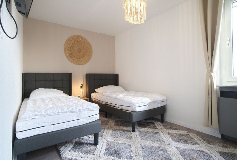 Helle Wohnung mit 2 Schlafzimmern und Balkon, Komplettausstattung, Internetzugang – f54ee2973ebf3c5d596d531d9c922ab3d127a6a2.jpg