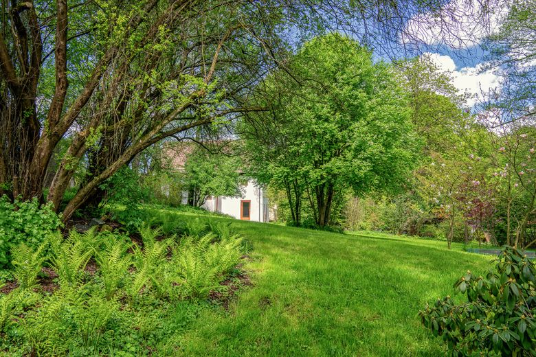 Historyczny młyn wodny nad Lüßbach – wyjątkowe schronienie na 2.678 m² przy Berg – Garten mit altem Baumbestand
