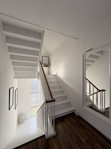 *Ehemals Unternehmervilla...jetzt Ihr neues Zuhause - TOP gepflegtes Einfamilienhaus* – Treppenhaus