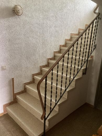 Platz für Generationen, Ideen und Zukunft – Vielseitiges Wohnhaus mit großem Grundstück in Kaden – Innentreppe EG zu OG