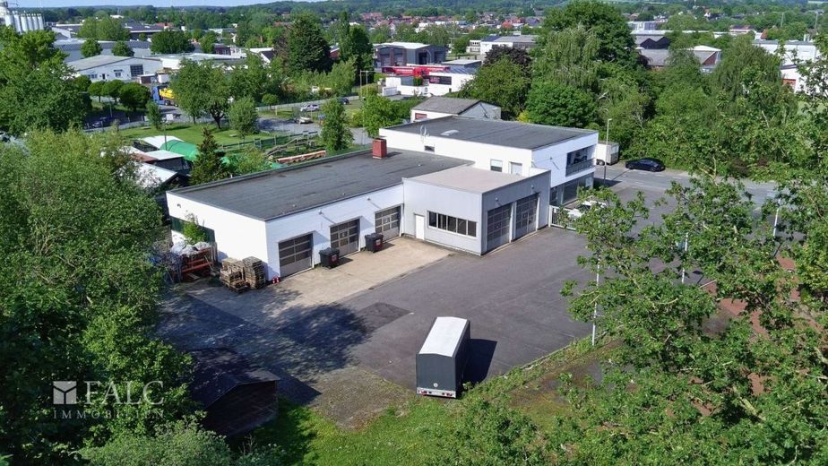 Vielseitiger Gewerbestandort mit Halle, Ausstellung, Büroflächen und großem Grundstück in Coesfeld – Außenansicht