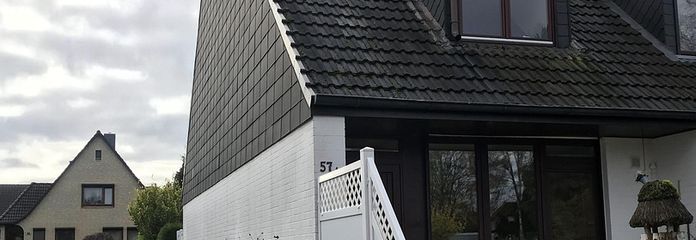 Auffahrt und Eingang EG