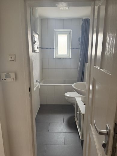 Möblierte 2-Zimmer-Wohnung in zentraler Lage von Schweinfurt – Badezimmer